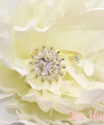 Alternative view of White Sunflower Fidget Jewelry